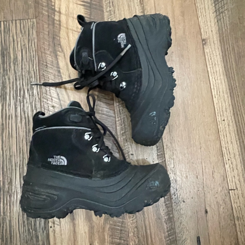 The North Face waterproof winter boots boy 6